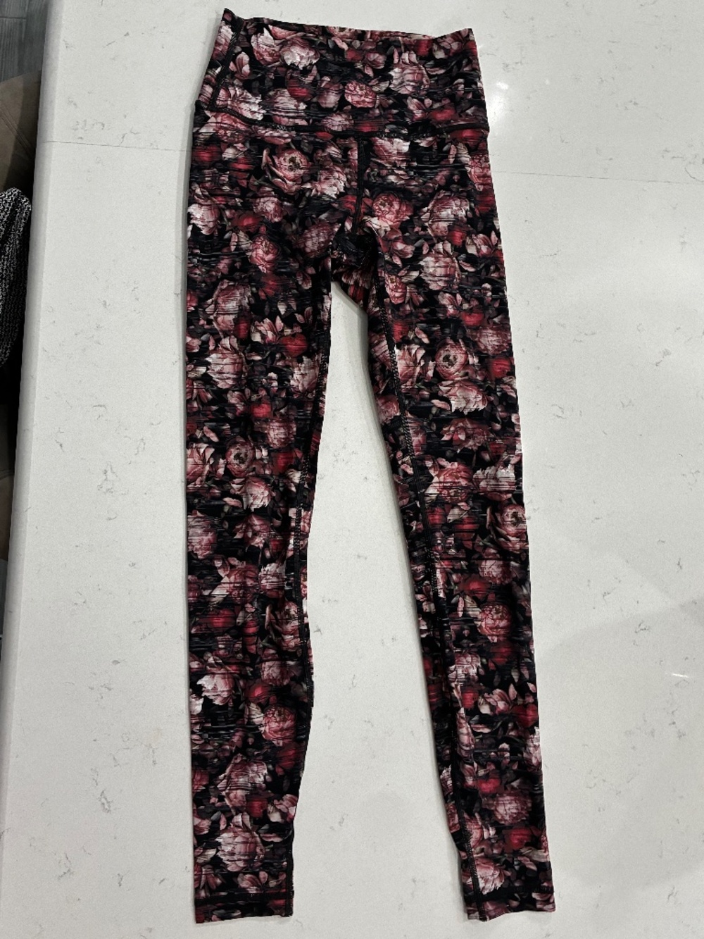 Like new lululemon leggings size 6